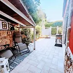 Rifugio Di Giusy, Apartment With Swimming Pool